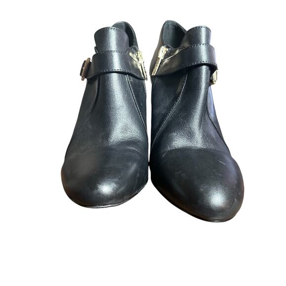 Vince Camuto Vonilesa Black Leather Buckle Ankle Booties - Size 9 - Picture 2 of 9